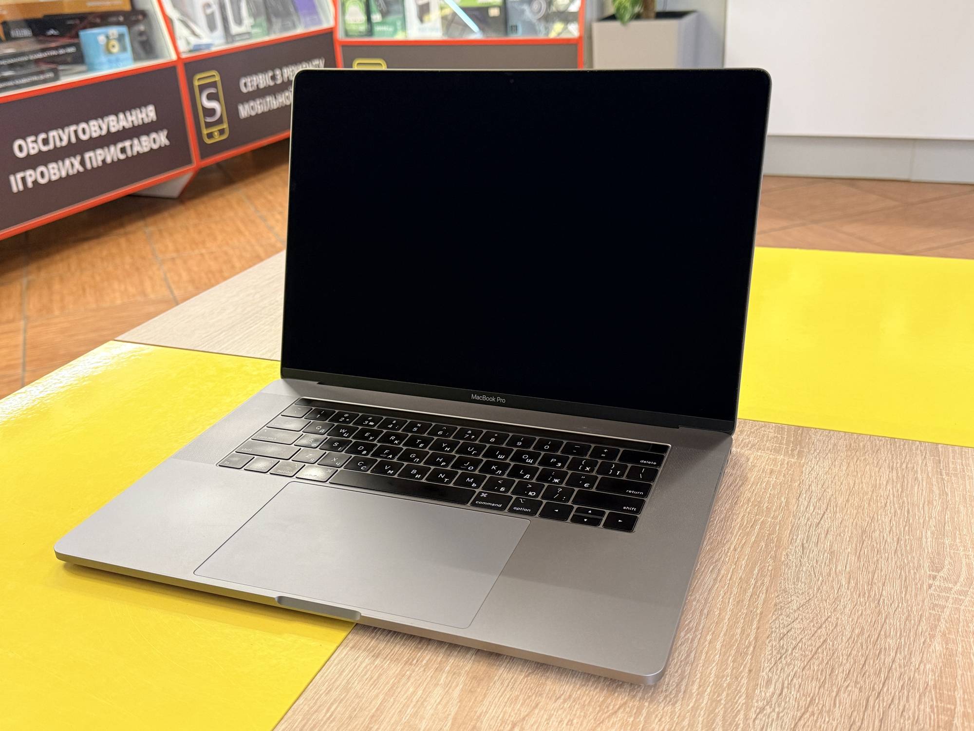 Ноутбук Apple MacBook Pro (A1990) 16/256 16/256 - Зображення 3