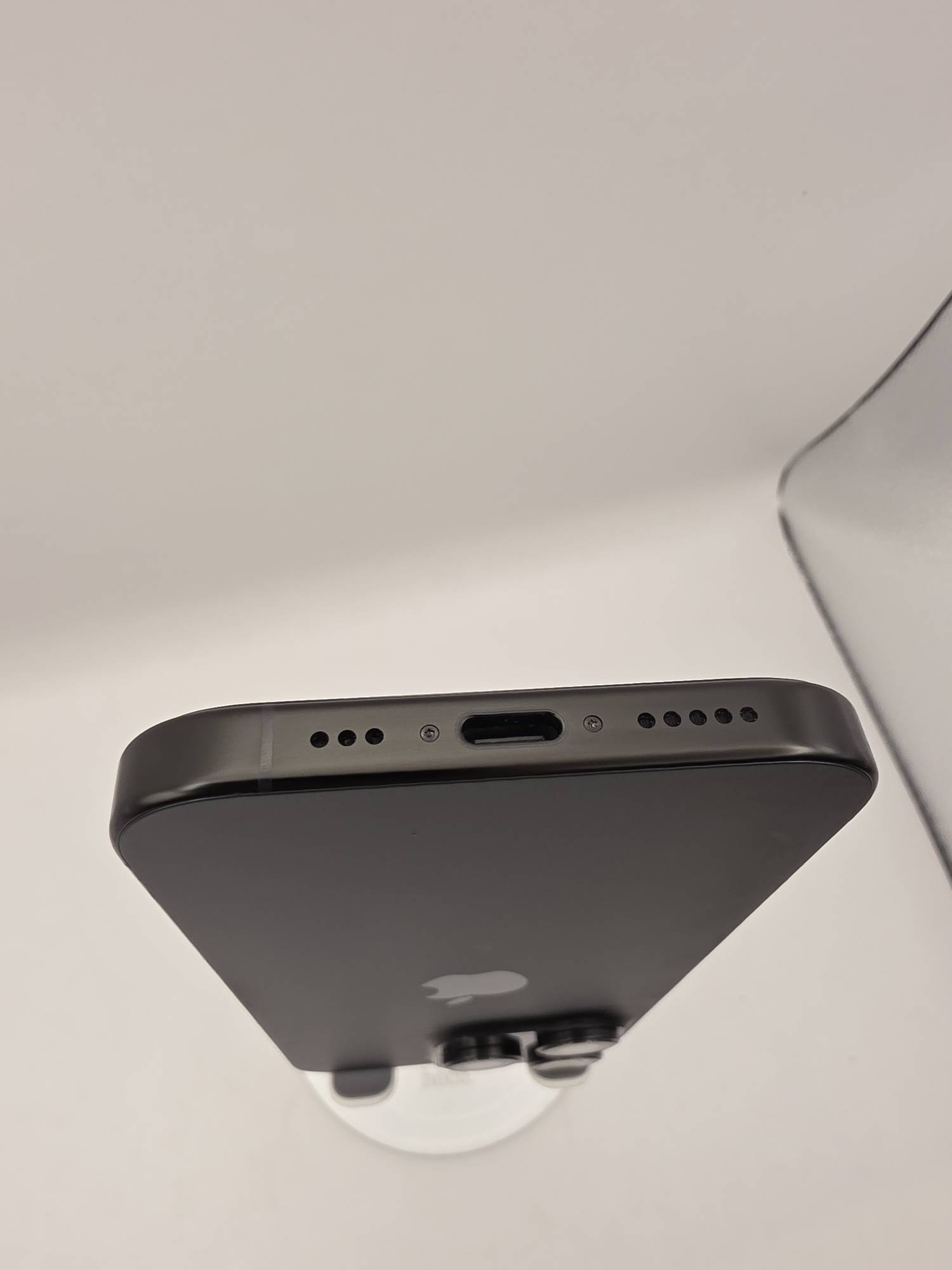 Apple iPhone 16 Pro 128 Black titanium - Зображення 4